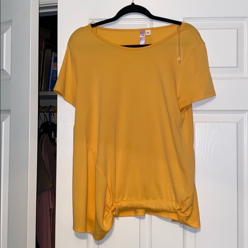 Pretty boutique top!